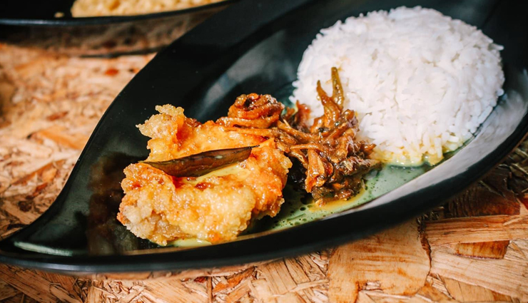 famous dishes of brunei,brunei,nasi katok,kelupis,pulut panggang,bamboo chicken,kueh,ambuyat