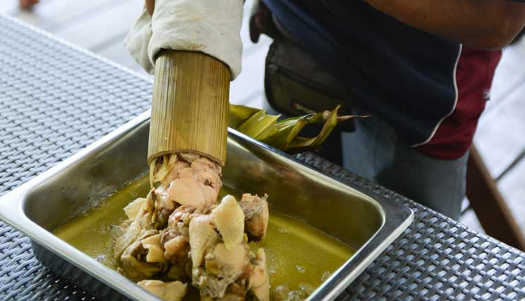 famous dishes of brunei,brunei,nasi katok,kelupis,pulut panggang,bamboo chicken,kueh,ambuyat