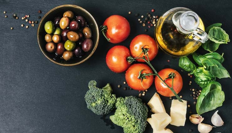 food for depression,depression tips,Health tips,fitness tips,green tea,Almonds,salmon,dark chocolate,eggs