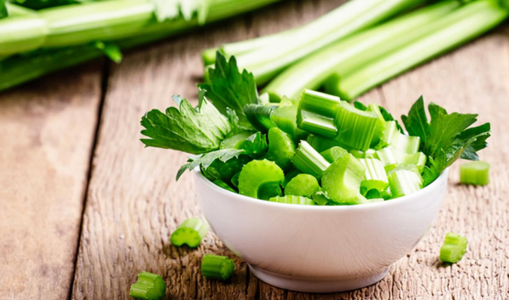 apples,brazil nuts,celery,avocado,kale,food to protect skin,food for glowing skin,skin care tips,beauty tips,summer beauty tips