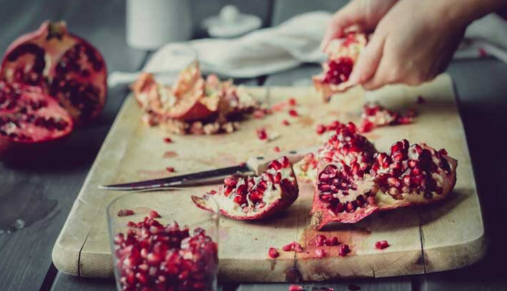 blueberries,garlic,Chocolate,cashews,pomegranate,food that lowers stress level,healthy food,Health tips,fitness tips