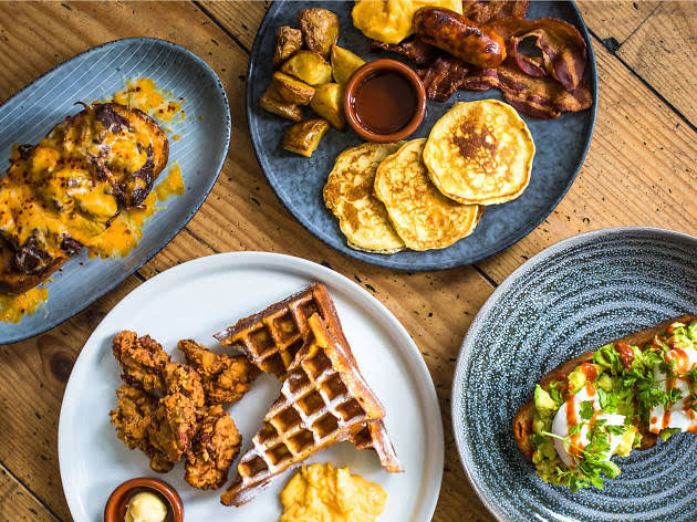 amsterdam,food in amsterdam,kroket,freshly baked speculaas,patatje oorlog,freshly baked stroopwafel,frikandel speciaal