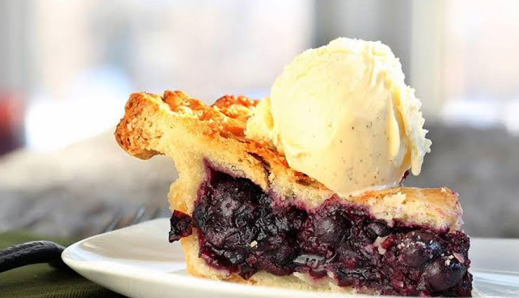 mouthwatering dishes,dishes to try in montreal,montreal,canada,canadian food,smoked meat sandwich,gnocchi,bagels,soft-serve,ice cream