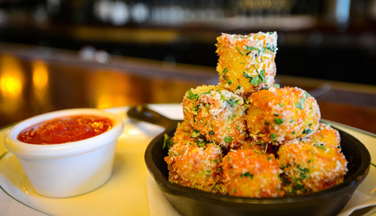 united states of america,food to try in united states of america,buffalo wings,tater tots,hot dogs,apple pie,barbecue ribs