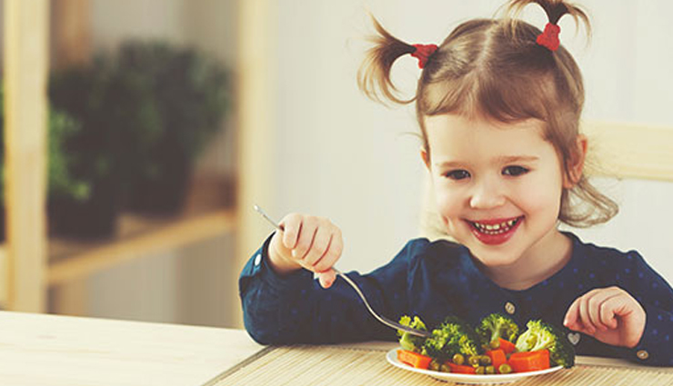 बच्चों के खाने-पीने की बुरी आदत कर रही हैं परेशान, इस तरह सिखाएं उन्हें सही चीजें parental tips,parents,child care tips