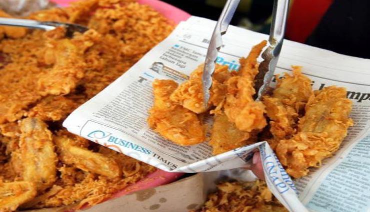 अखबार पर रखकर खाना खाते है तो हो जाए सावधान