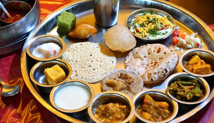 दुर्भाग्य का कारण बनती हैं भोजन के समय की गई यह भूल astrology tips,astrology tips in hindi,misfortune by meal mistake