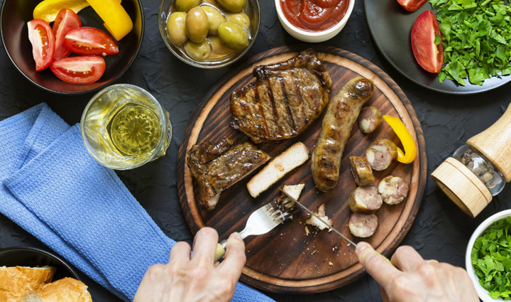 food poisoning,food that causes food poisoning,sunny-side-up eggs,rotisserie chicken,chicken liver,burgers,tuna