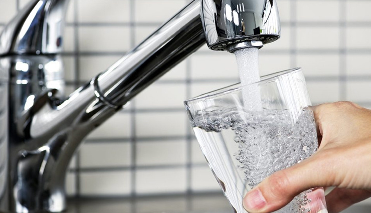 risky foods,foods to avoid while traveling,traveling tips