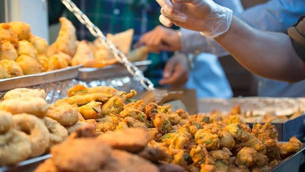 बारिश के दिनों में खाने की इन चीजों से बनाए दूरी, स्वस्थ रहेगा शरीर food to avoid,monsoon food,Health tips,sawan,sawan 2018,monsoon health tips,health care tips,simple health tips