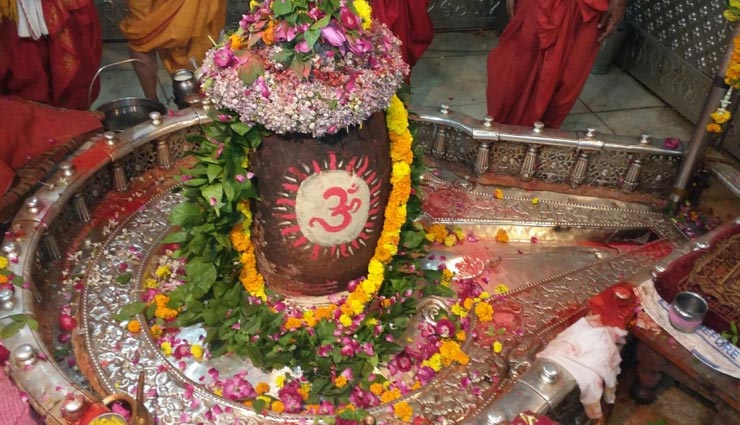 भगवान पर चढ़ाया गया फूल जगाएगा सोई हुई किस्‍मत, जानें किस तरह करें इसका इस्तेमाल