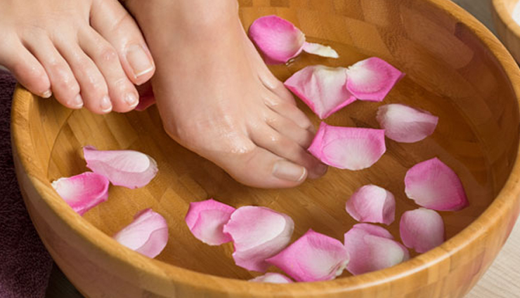 rose petal soak,vinegar,tea tree oil,shampoo,lemon juice,coffee powder,foot care tips during monsoon,monsoon beauty tips,beauty tips,skin care tips