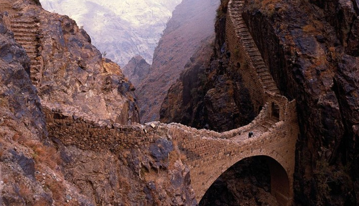 footbridges,footbridges  in the world,bp pedestrian bridge,illinois,usa,capilano suspension bridge,canada,shaharah bridge,yemen,old bridge,bosnia and herzegovina,trift bridge,switzerland,aiguille du midi bridge,france