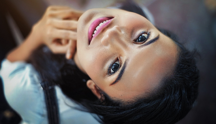 8 Makeup Tips To Make Your Forehead Look Smaller