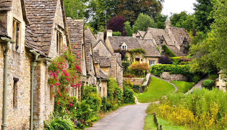 खूबसूरती के लिए पहचाने जाते हैं ये 8 विदेशी गांव, सपनों की नगरी का कराते है अहसास 