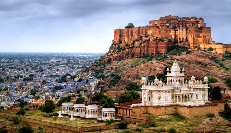 places foreigners love in india,india,rishikesh,agra,jodhpur,jaisalmer,udaipur,hampi,varanasi