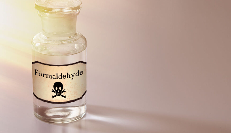 ingredients to avoid under eyes,skincare ingredients to avoid near eyes,synthetic fragrance dangers for eyes,steroids under eyes risks,alcohol effects on under-eye skin,salicylic acid under-eye precautions,formaldehyde in eye skincare,eye cream ingredient warnings,delicate skin around eyes,under-eye skincare precautions