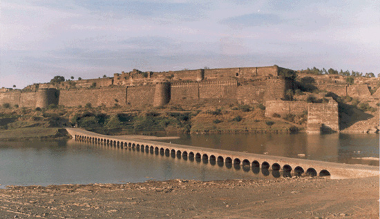 aaua fort,thakurs hung the britishers head,independence day