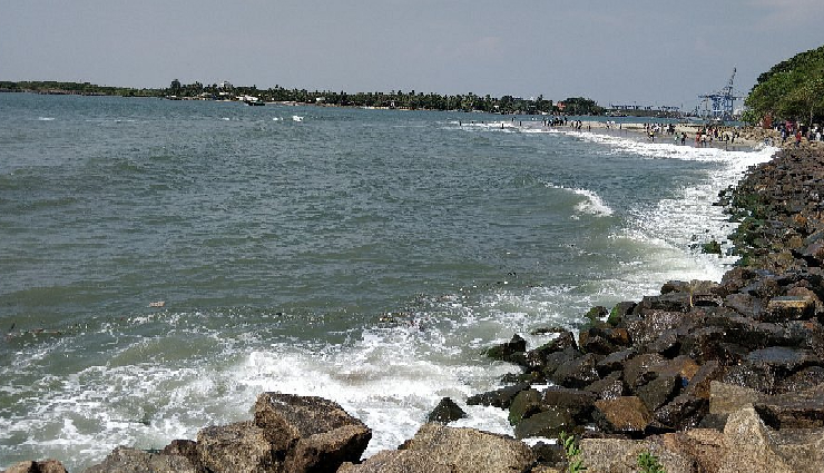 kochi beautiful beaches,fort kochi beach attractions,cherai beach tranquility,vypin beach scenic beauty,andhakaranazhi beach kerala,marari beach cleanest beach,kuzhupilly beach hidden gem,puthuvype beach serene retreat,alappuzha beach venice of the east,top beaches in kochi