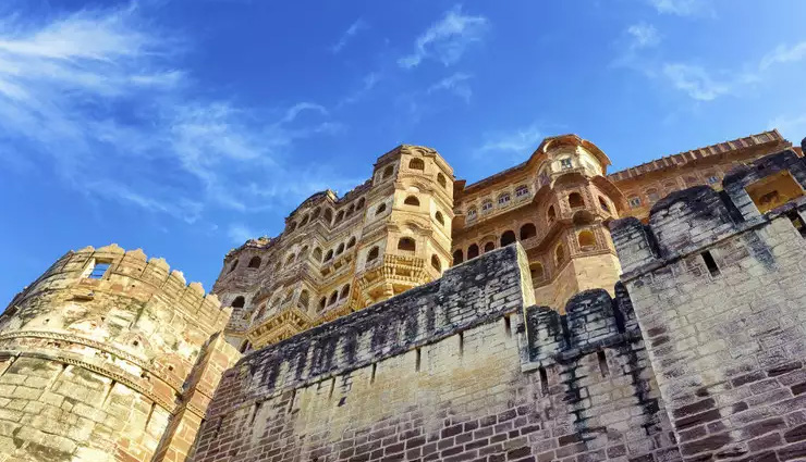 प्राचीन शासकों की वीरता और पराक्रम की गाथाएँ बताते हैं भारत के ये 9 विशाल किले