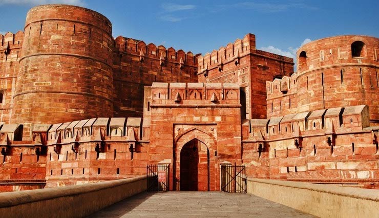 oldest forts in india,forts in india,india,amber fort,jaipur,jaisalmer fort,rajasthan,chittorgarh fort,udaipur,gwalior fort,madhya pradesh,red fort,agra