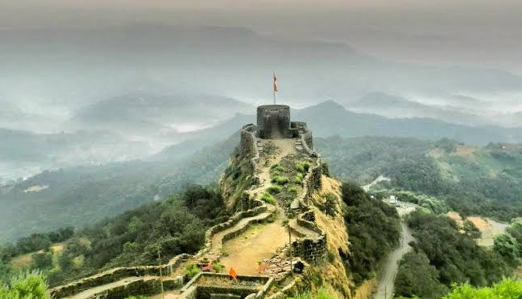 forts in maharashtra,forts to visit,maharashtra,raigad fort,daulatabad fort,pratapgad fort,murud janjira,sinhagad fort