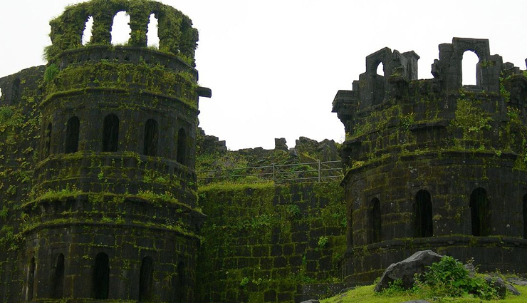 मजबूती और सुन्दरता की बेजोड़ मिसाल हैं महाराष्ट्र के यह 6 किले, देखकर हैरान होते हैं पर्यटक