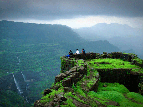forts in maharashtra,forts to visit,maharashtra,raigad fort,daulatabad fort,pratapgad fort,murud janjira,sinhagad fort
