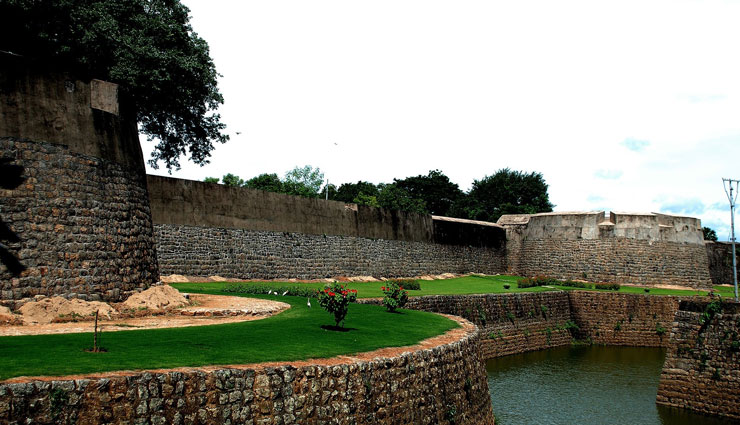 forts of kerala,must visit forts,anjuthengu fort,bekal fort,kannur fort,tellicherry fort,padmanabhapuram palace