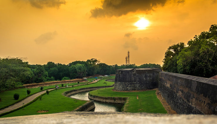 forts of kerala,must visit forts,anjuthengu fort,bekal fort,kannur fort,tellicherry fort,padmanabhapuram palace