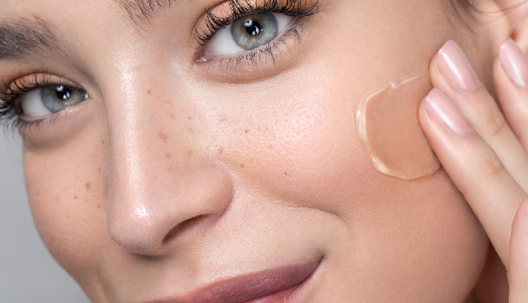 makeup tips for mature skin,beauty tips for women over 40,age-appropriate makeup techniques,flattering makeup for over 40s,enhancing mature skin with makeup,makeup dos and donts for older women,anti-aging makeup tips,makeup for a youthful appearance,skincare-infused makeup routines,elegant makeup for mature women