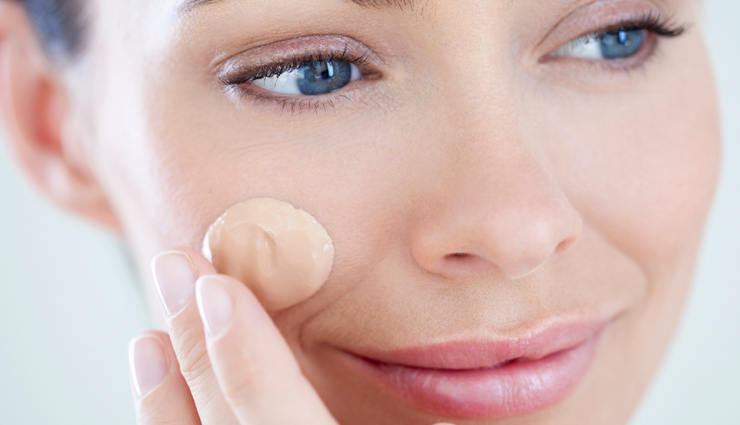 foundation perfectly on face,tips to apply foundation perfectly on face,foundaton on face,face,skin beauty,beauty tips