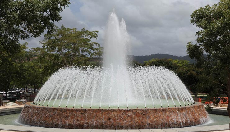 vastu tips in hindi,negativity by pictures,do not put pictures in the house