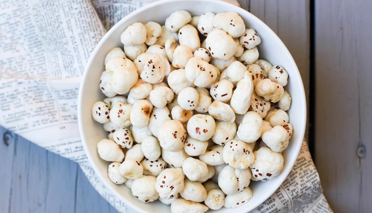 रोजाना एक मुट्ठी मखाना खाने से मिलते हैं ये 14 जबरदस्त फायदे 