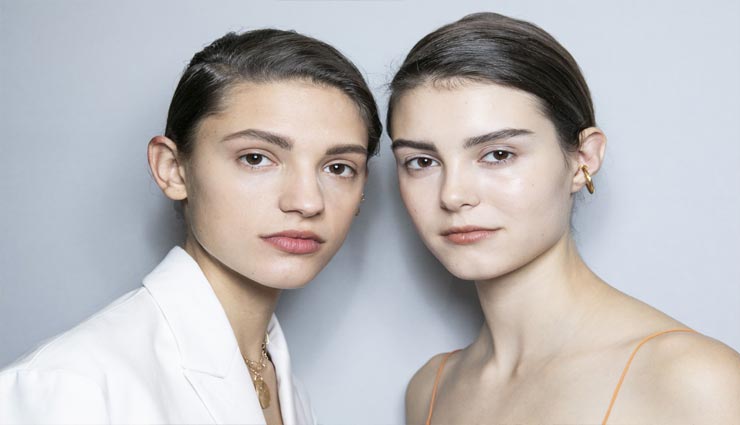 स्किन को यंग बनाती है फ्रिक्शनल थेरपी, जानें कैसे करती हैं ये काम