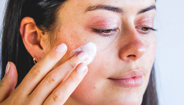 dry skin causes,dry skin after moisturizing,reasons for dry skin,dry skin solutions,skincare mistakes,why moisturizer isnt working,skin dehydration causes,flaky skin solutions,dry skin remedies,skincare tips for dry skin,hyaluronic acid mistakes,moisturizing tips for dry skin