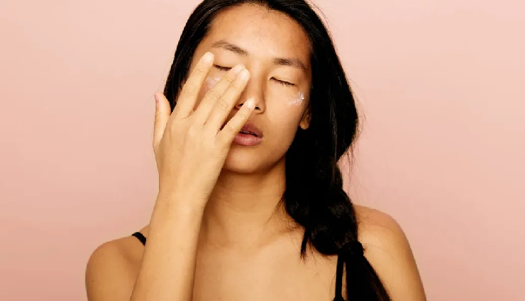 ingredients to avoid under eyes,skincare ingredients to avoid near eyes,synthetic fragrance dangers for eyes,steroids under eyes risks,alcohol effects on under-eye skin,salicylic acid under-eye precautions,formaldehyde in eye skincare,eye cream ingredient warnings,delicate skin around eyes,under-eye skincare precautions