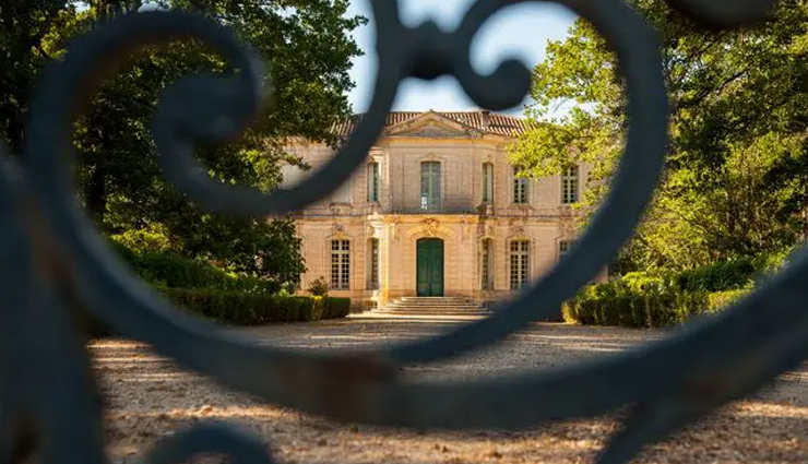 wineries,wineries in france,france,must visit wineries,chateau de lengarran,cos destournel,maison ruinart,champagne,chateau de vaults,chateau du clos de vougeot,the chateau sainte-roseline