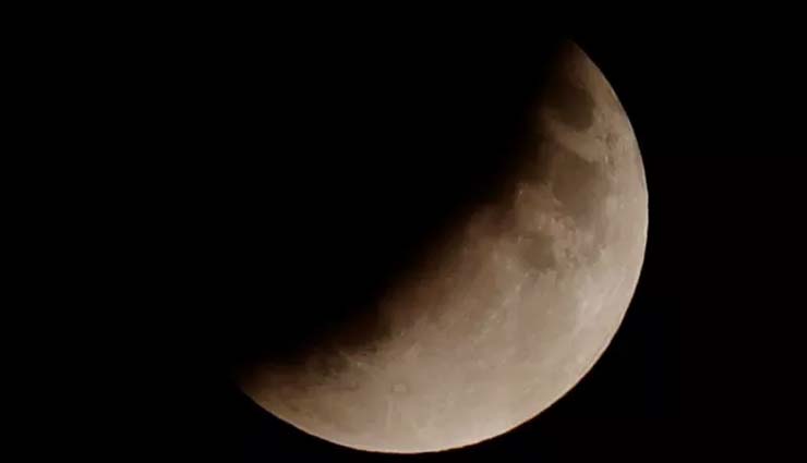 lunar eclipse 2019,partial lunar eclipse,guru purnima,chandra grahan,jyotish,astrology,what is lunar eclipse,about luna eclipse in hindi,weird story,weird news ,चंद्र ग्रहण, चंद्र ग्रहण 2019
