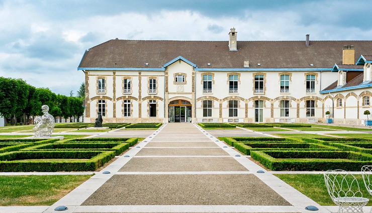 wineries,wineries in france,france,must visit wineries,chateau de lengarran,cos destournel,maison ruinart,champagne,chateau de vaults,chateau du clos de vougeot,the chateau sainte-roseline