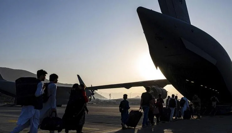 फ्रांस काबुल हवाई अड्डे से लोगों को एयरलिफ्ट करने का अभियान कल से करेगा बंद, बताई ये वजह