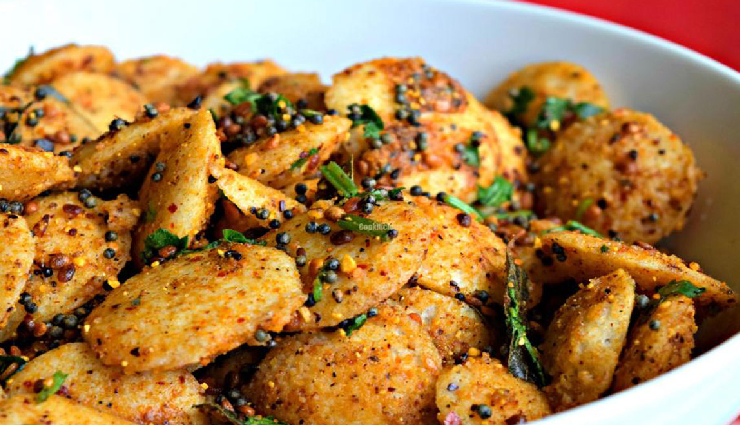 fried idli recipe,tasty fried idli,crispy idli recipe,delicious fried idli,best fried idli preparation,indian fried idli,spicy fried idli,quick fried idli snack,innovative idli recipes