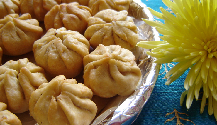 बप्पा के भोग में बनाना चाहते है कुछ हटकर, ट्राई करें फ्राइड मोदक #Recipe 