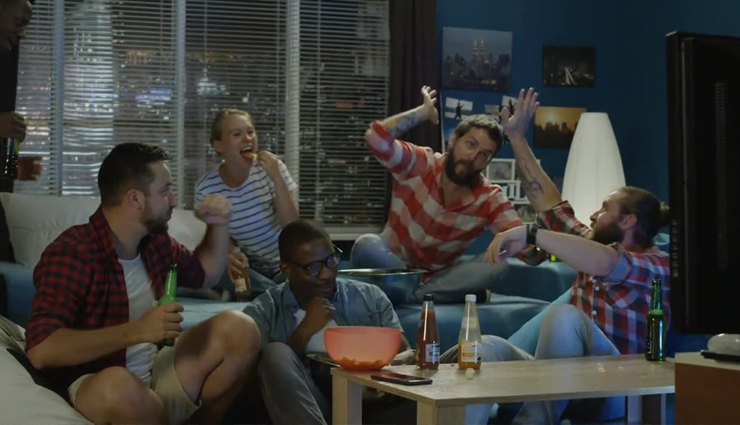 15 Ways You Can Show You Care About Your Friends
