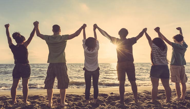 सच्ची दोस्ती के लिए जाने जाते हैं इन 5 राशियों के जातक, हर कदम पर देते हैं साथ