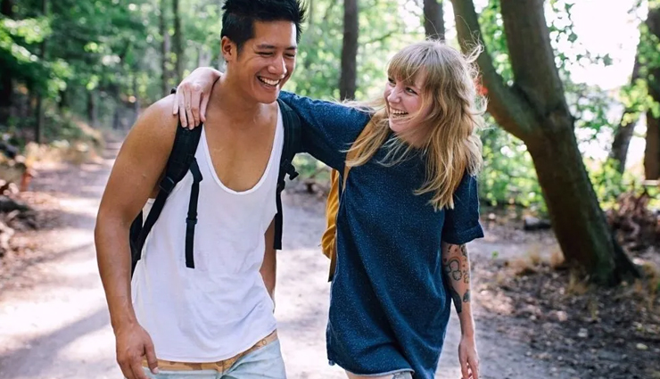 6 Signs You are in a Romantic Friendship With Someone