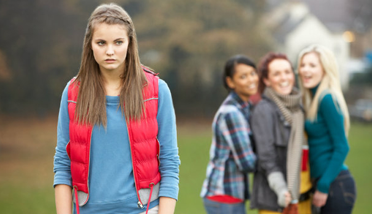 दोस्ती में कड़वाहट का कारण बन सकती हैं ये बातें, ना आने दें अपने रिश्ते के बीच friendship bitterness causes,reasons for friendship bitterness,factors causing bitterness in friendship,friendship conflicts,friendship misunderstandings,friendship disagreements,friendship betrayals,friendship trust issues,friendship jealousy,friendship communication problems,friendship resentment,repairing friendship bitterness,resolving friendship conflicts,rebuilding friendship trust