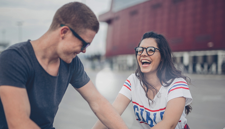 ways to get out of friend zone,friend zone relationship tips,friendship tips