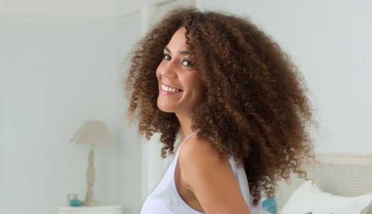 frizzy hair,home remedies,home remedies to treat frizzy hair,hair care tips