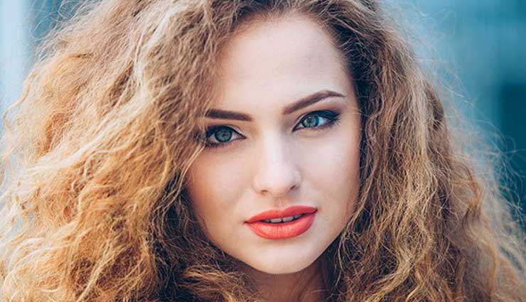 5 Ways To Treat Frizzy Hair at Home